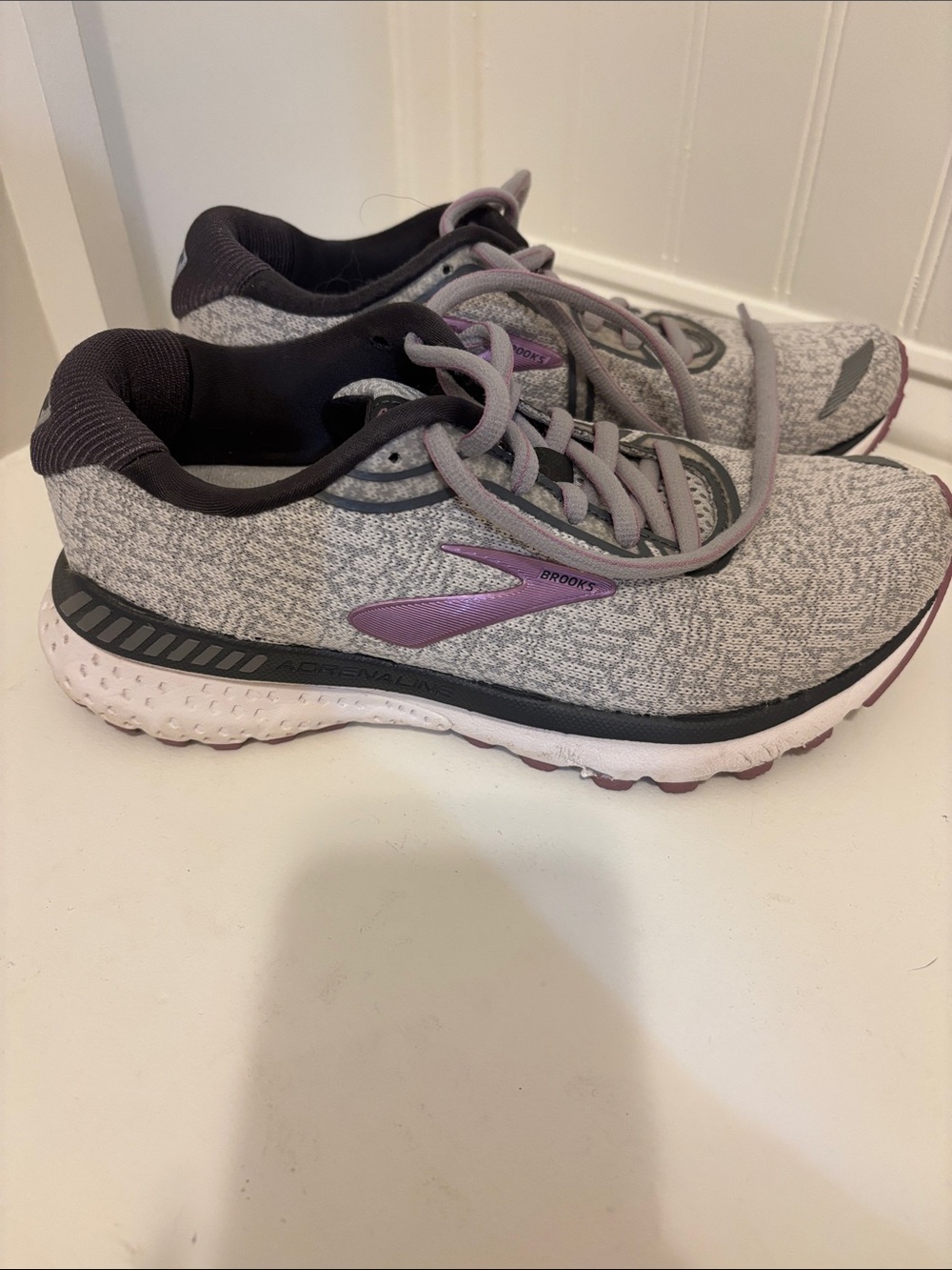 Brooks GTS XX Women’s Gray and Lavender Athletic Running Shoes - Picture 2 of 6